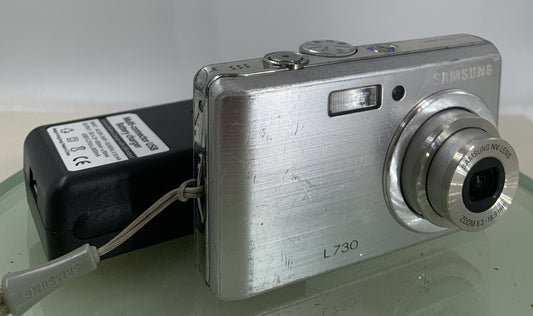 SAMSUNG L730 7.2 MEGA PIXEL DIGITAL CAMERA WITH CHARGER +2GB CARD TESTED - 2590