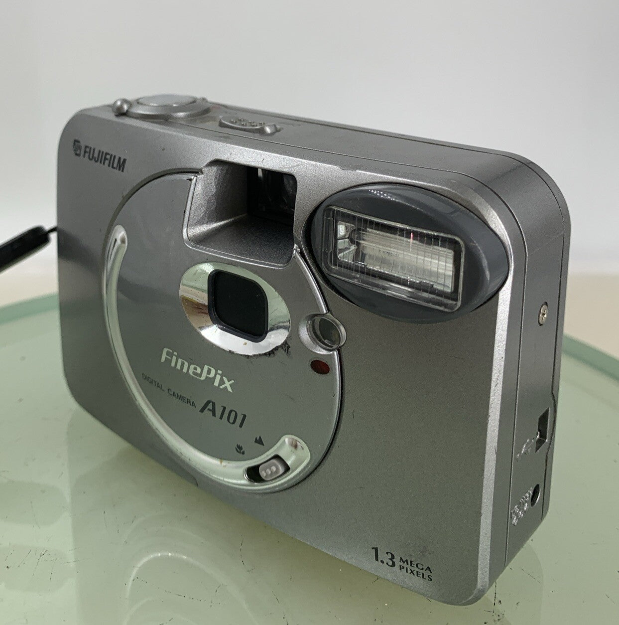 Fujifilm FinePix A101 1.3MP Digital Camera SILVER NO CARD NO CHARGER TESTED - 592