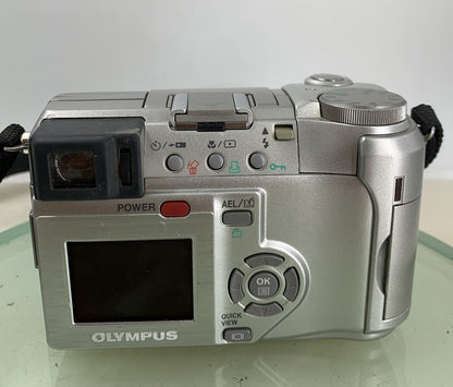 Olympus C-750 Ultra Zoom Digital Compact Camera 4MP SILVER NO CARD TESTED - 235