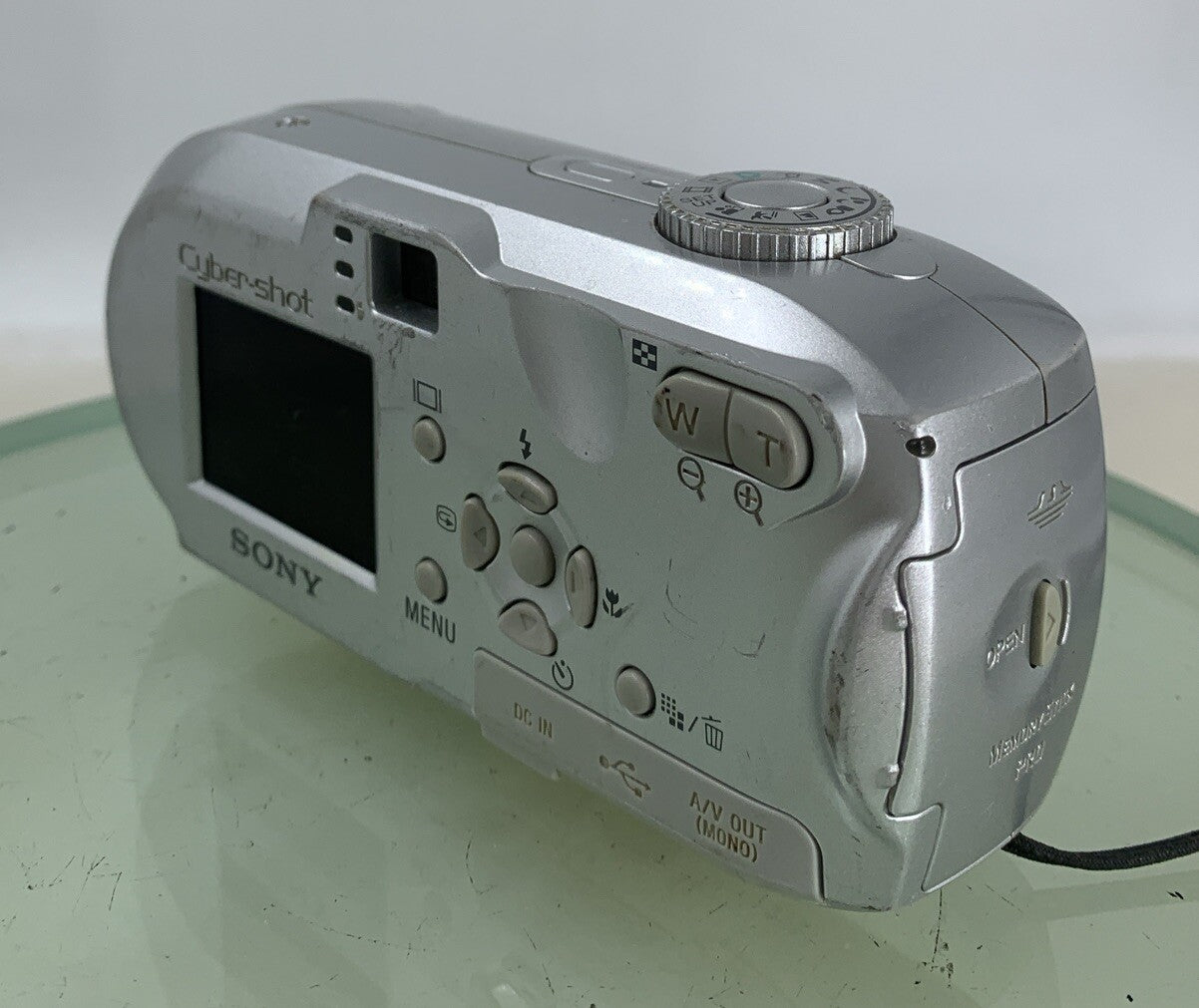 Sony Cybershot DSC-P12 5.0MP COMPACT DIGITAL CAMERA NO CARD SILVER TESTED - 1506