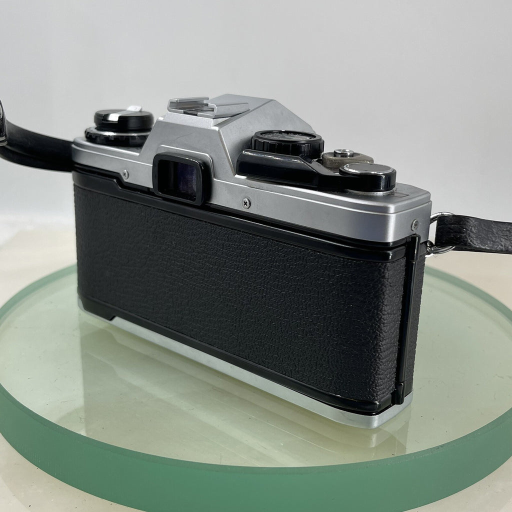 BOXED Olympus OM10 35mm SLR Film Camera with 50mm Lens + Leather Case+T20 FLASH+7