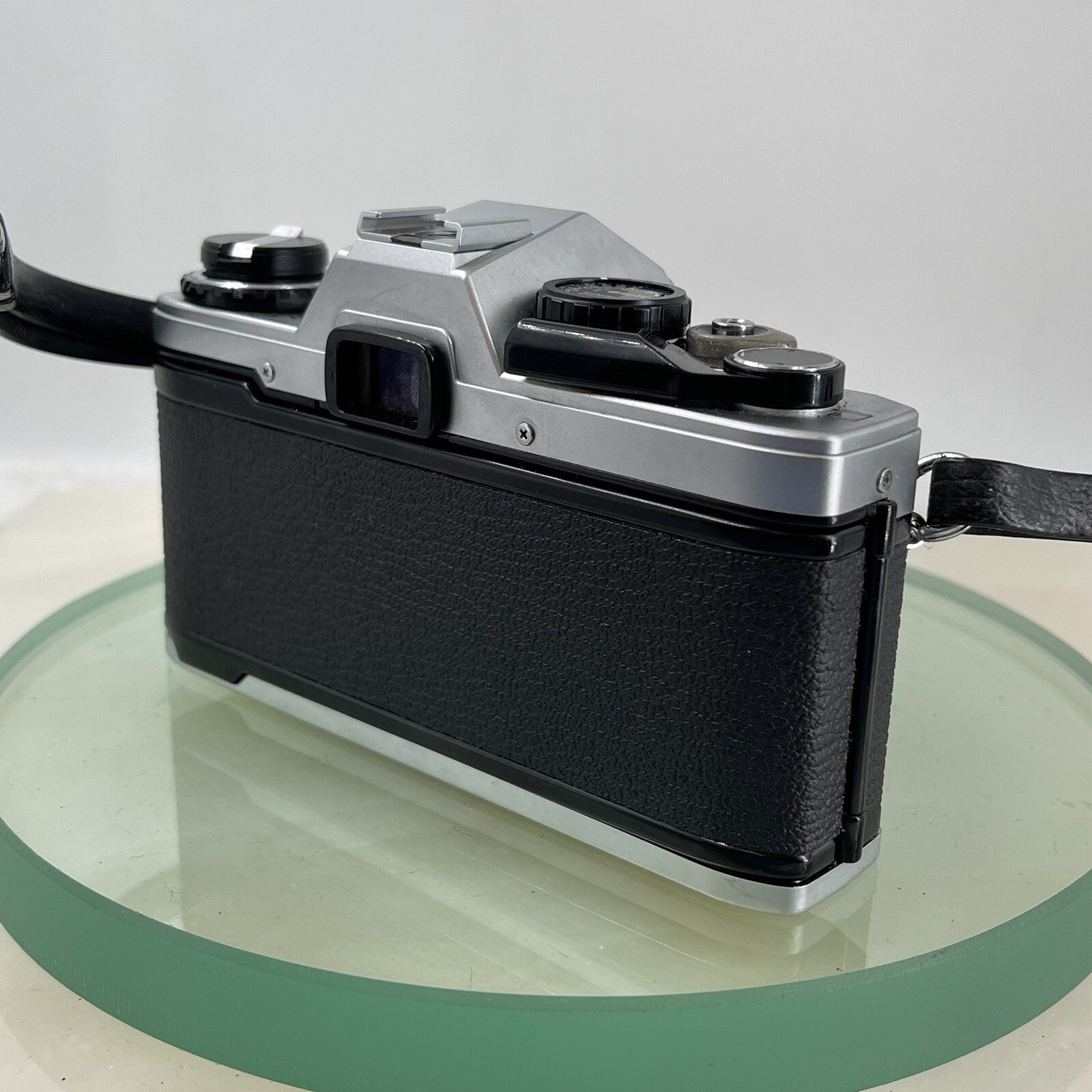 BOXED Olympus OM10 35mm SLR Film Camera with 50mm Lens + Leather Case+T20 FLASH+7