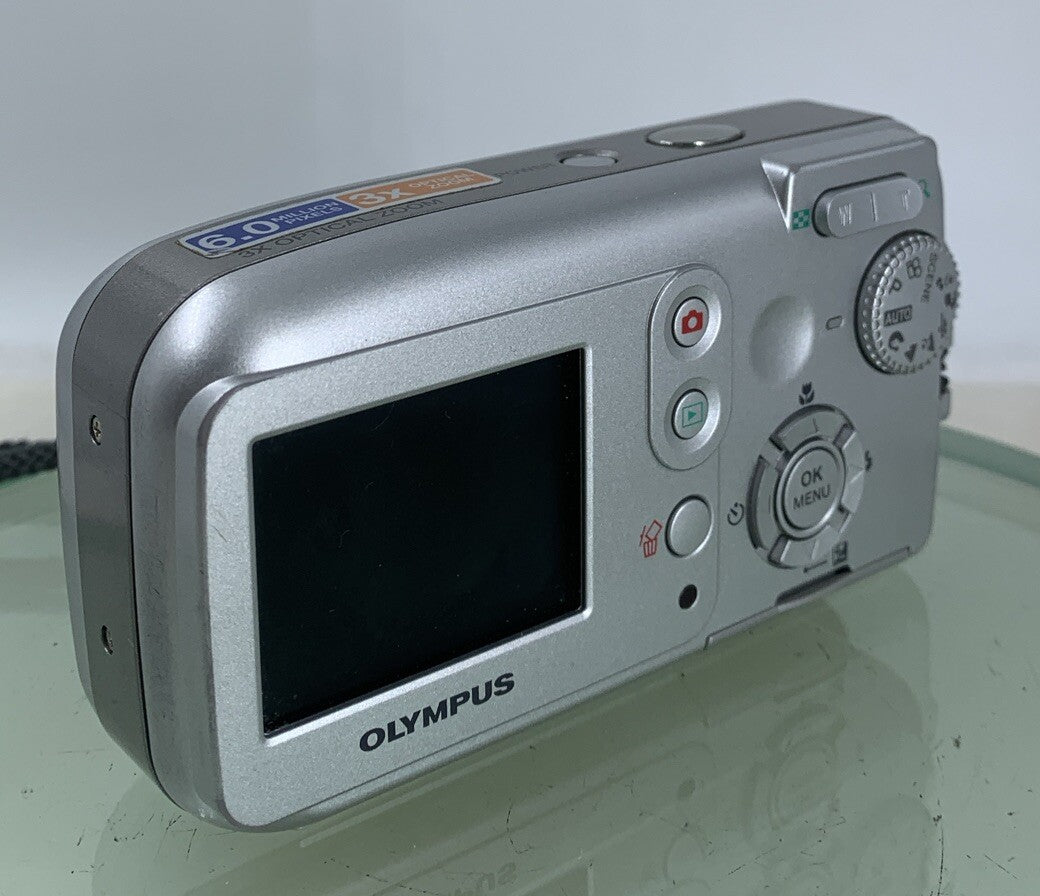 Olympus FE-120 6MP COMPACT DIGITAL CAMERA SILVER WITH COVER + WIRE TESTED - 464