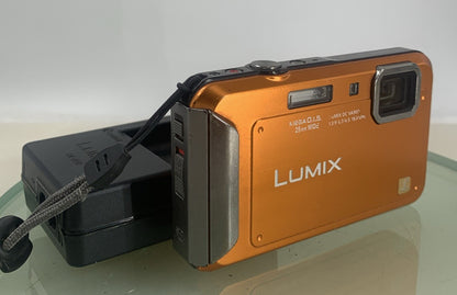Panasonic Lumix DMC-FT20 Waterproof ORANGE Camera WITH CHARGER TESTED - 340