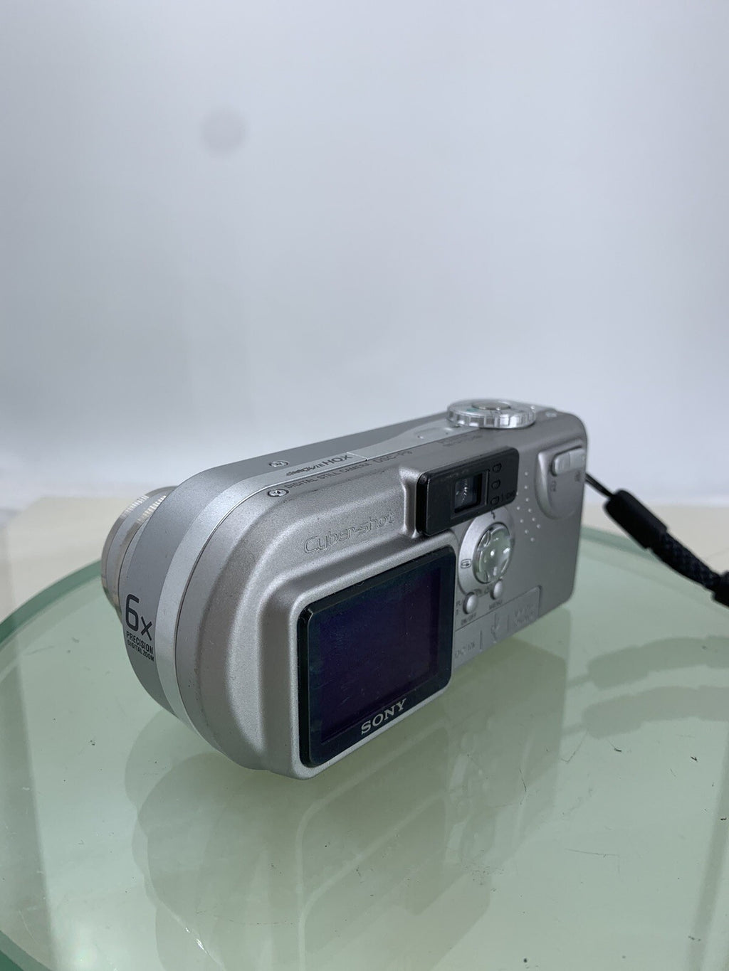SONY Cybershot DSC-P9 Digital Camera SILVER 4MP + CHARGER + WIRE TESTED - 6805