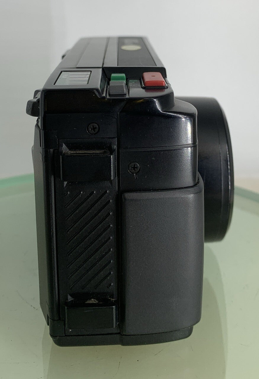 PENTAX IQ Zoom 35 mm Film POINT AND SHOOT CAMERA BLACK NO BATTERY - TESTED - 8477