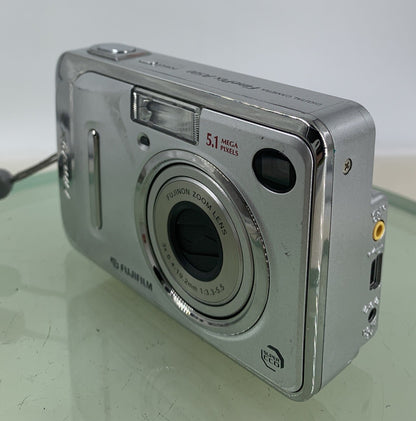 Fujifilm COMPACT DIGITAL CAMERA FinePix A500 5.1MP Silver NO CARD - TESTED - 5152