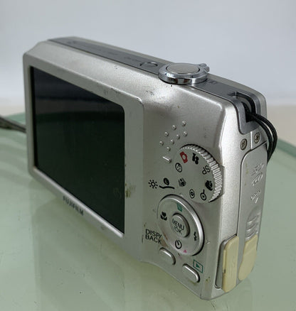 Fujifilm Digital Camera FinePix J50 8.2MP + CHARGER + COVER SILVER TESTED - 3636