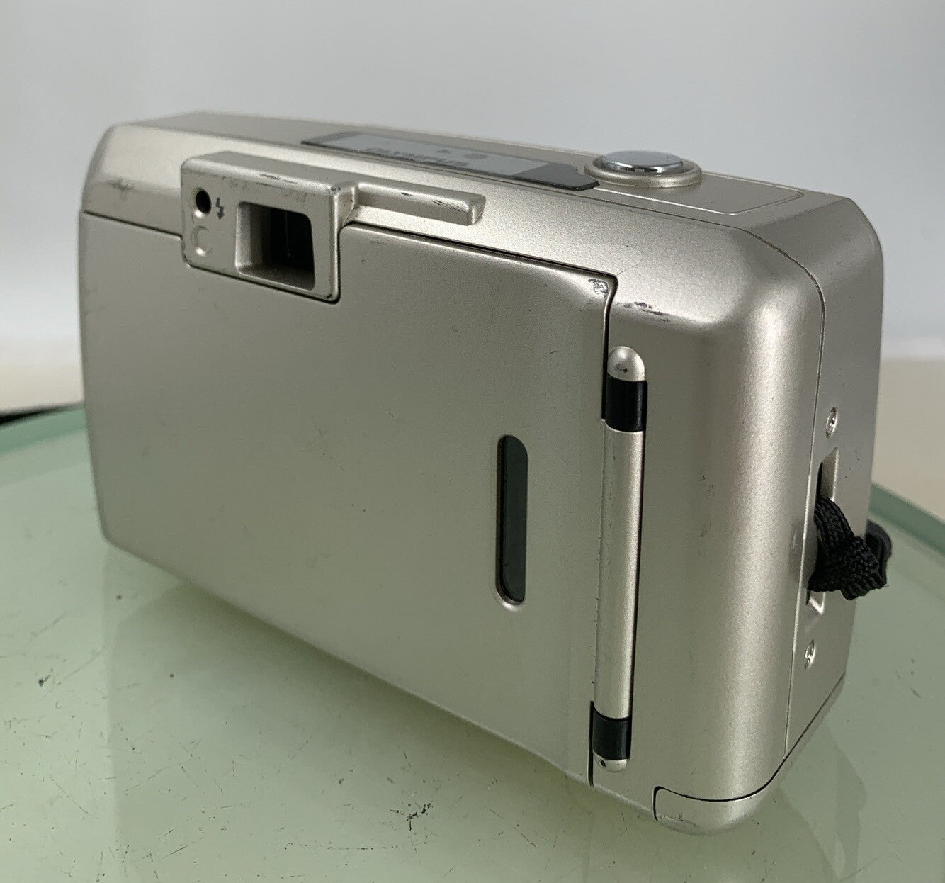 Olympus Trip 500 35mm Film Point and Shoot Camera NO BATTERY Silver TESTED - 3256