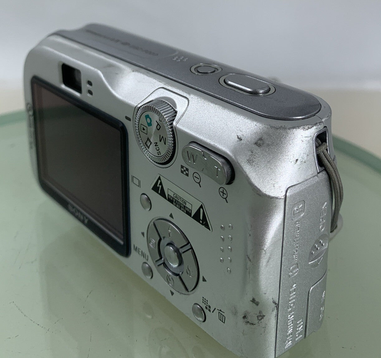 Sony Cyber-Shot DSC-P200 7.2MP DIGITALCAMERA + CHARGER + WIRE + BOX TESTED - 3406