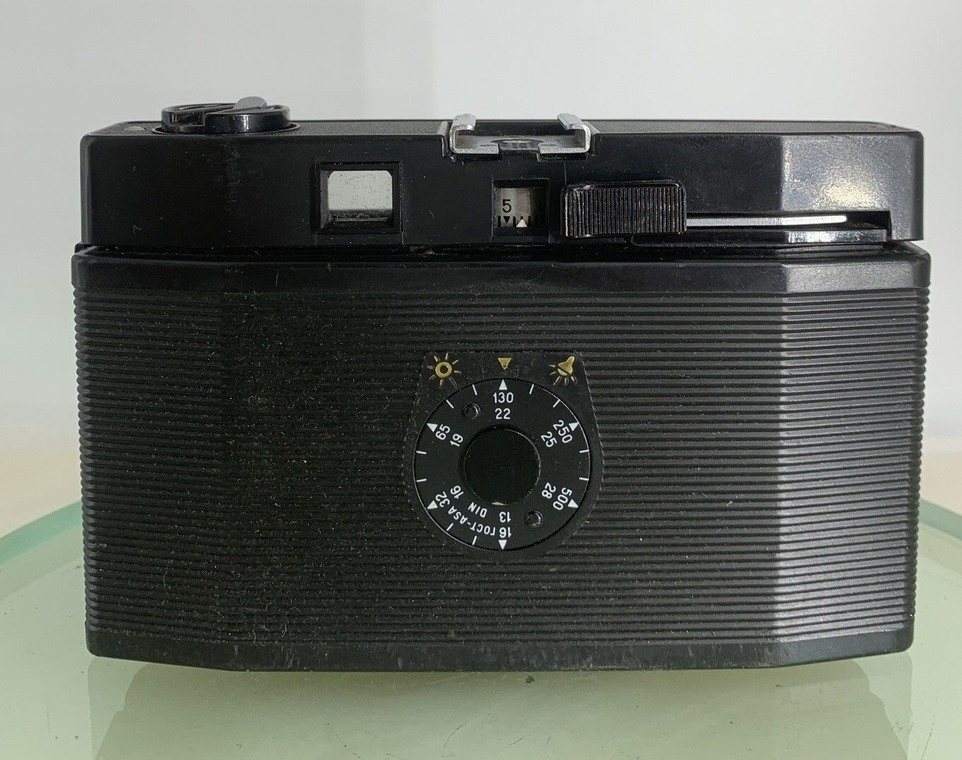 COSMIC SYMBOL VINTAGE FILM CAMERA POINT AND SHOOT BLACK TESTED - 6685