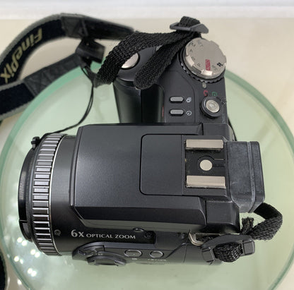 Fujifilm FinePix 6900 Zoom 3.1MP Camera WITH CHARGER AND 128MB CARD TESTED- 9023