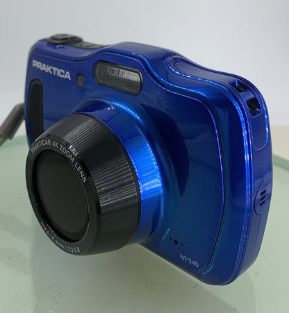 PRAKTICA WP240 WATERPROOF DIGITAL CAMERA BLUE NO CARD ONLY WIRE - TESTED - 2162