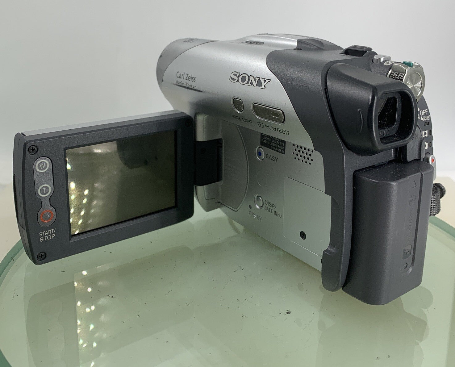 Sony Handycam DCR-DVD105 Carl Zeiss 20X Digital Camcorder with BAG-TESTED -1114