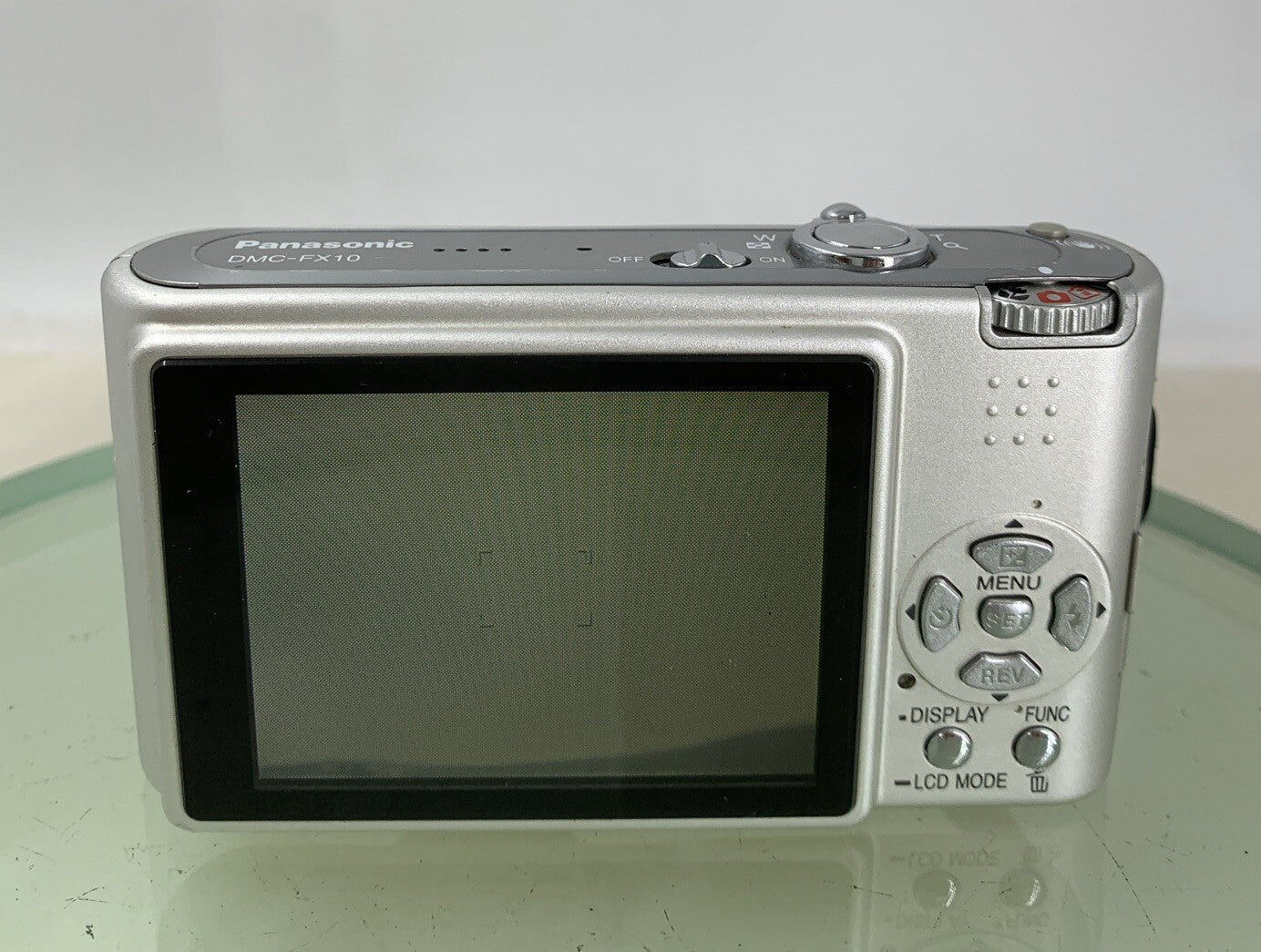 Panasonic LUMIX DMC-FX10 COMPACT DIGITAL CAMERA SILVER + CHARGER TESTED - 225