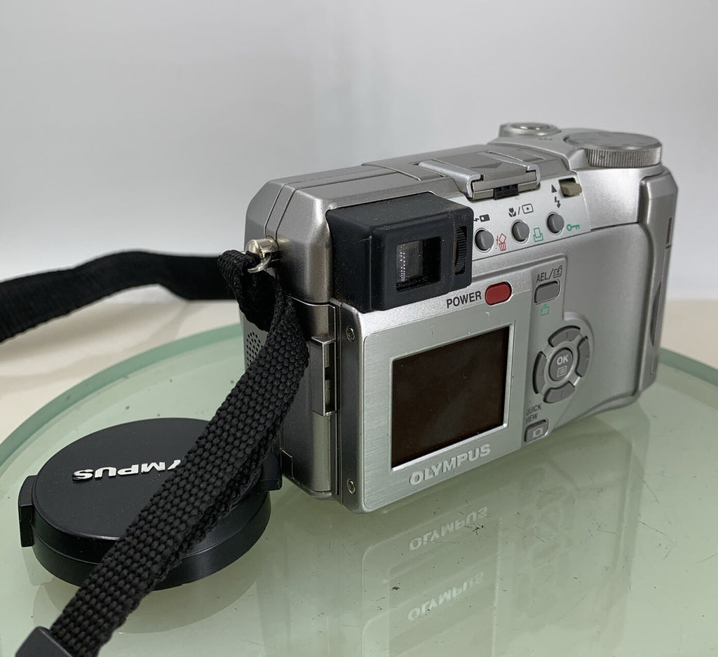 Olympus C-750 Ultra Zoom Digital Compact Camera 4MP SILVER NO CARD TESTED - 234