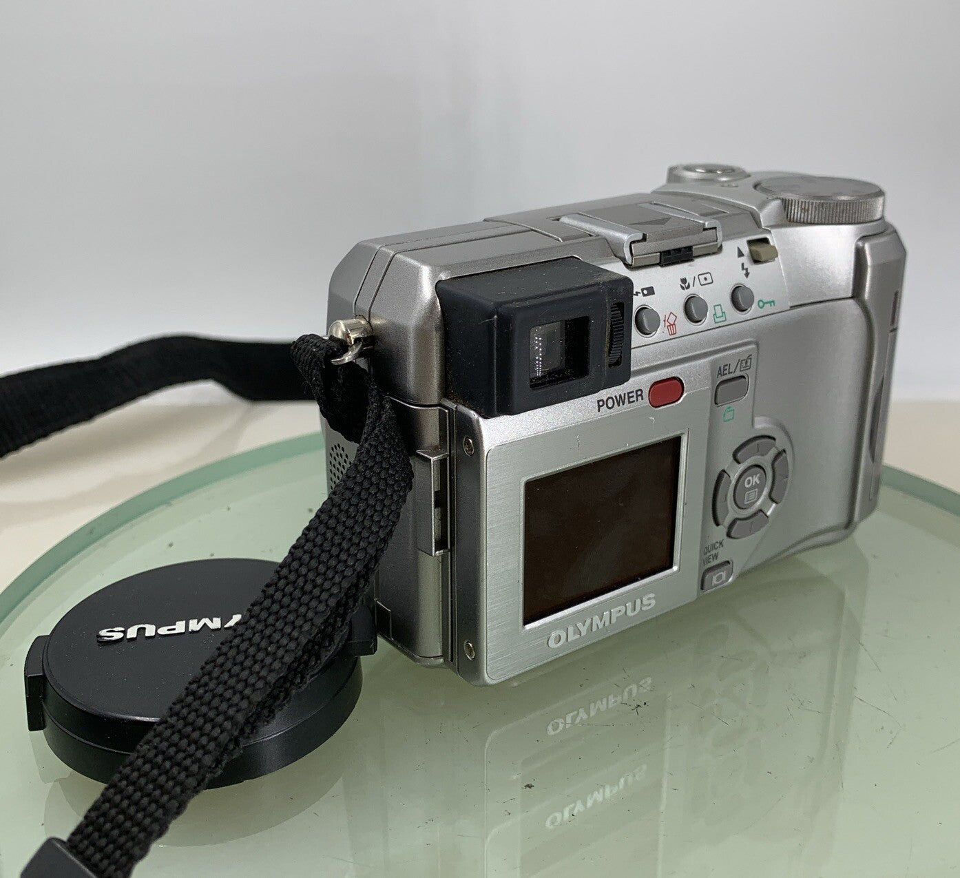Olympus C-750 Ultra Zoom Digital Compact Camera 4MP SILVER NO CARD TESTED - 234