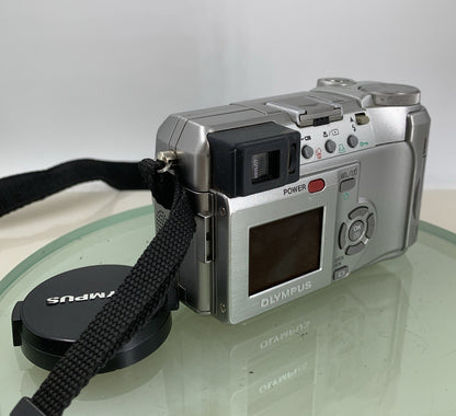 Olympus C-750 Ultra Zoom Digital Compact Camera 4MP SILVER NO CARD TESTED - 234
