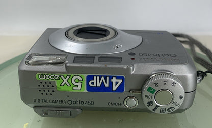 Pentax Optio 450 Digital Camera. 4.0MP, 5 x Zoom SILVER NO CARD TESTED - 4317