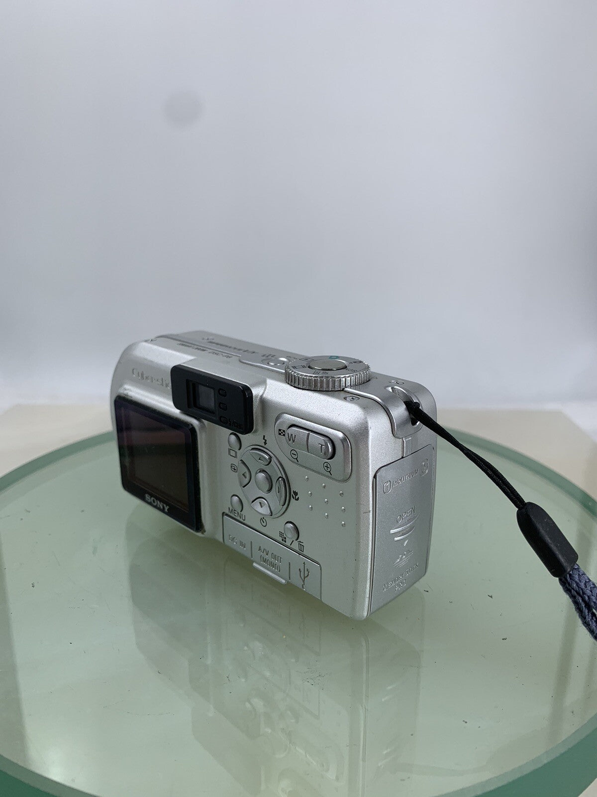 Sony Digital Camera Cybershot DSC-P8 3.2MP SILVER +CHARGER +WIRE TESTED - 6843