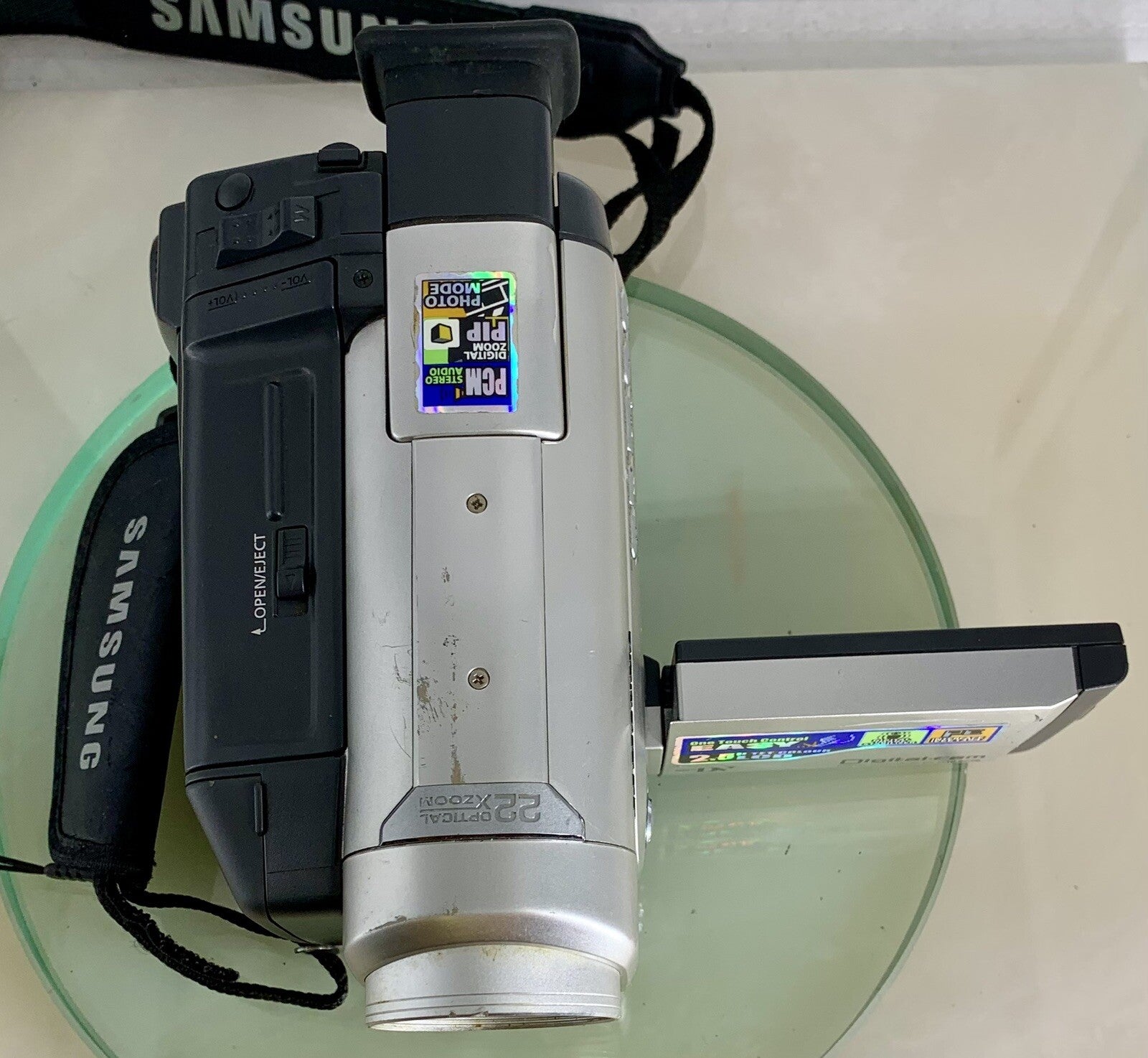 SAMSUNG VP-D10 22x OPTICAL ZOOM 2.5 LCD DIGITAL CAMCORDER+CHARGER + TESTED - 3407