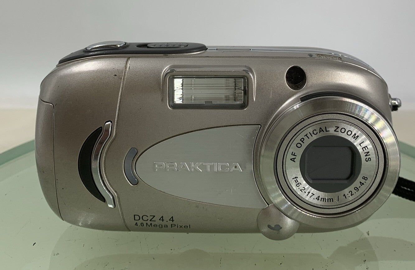 Praktica DCZ 4.4 DIGITAL CAMERA 4.0 MP SILVER DISPLAY GLASS BROKEN TESTED - 4491