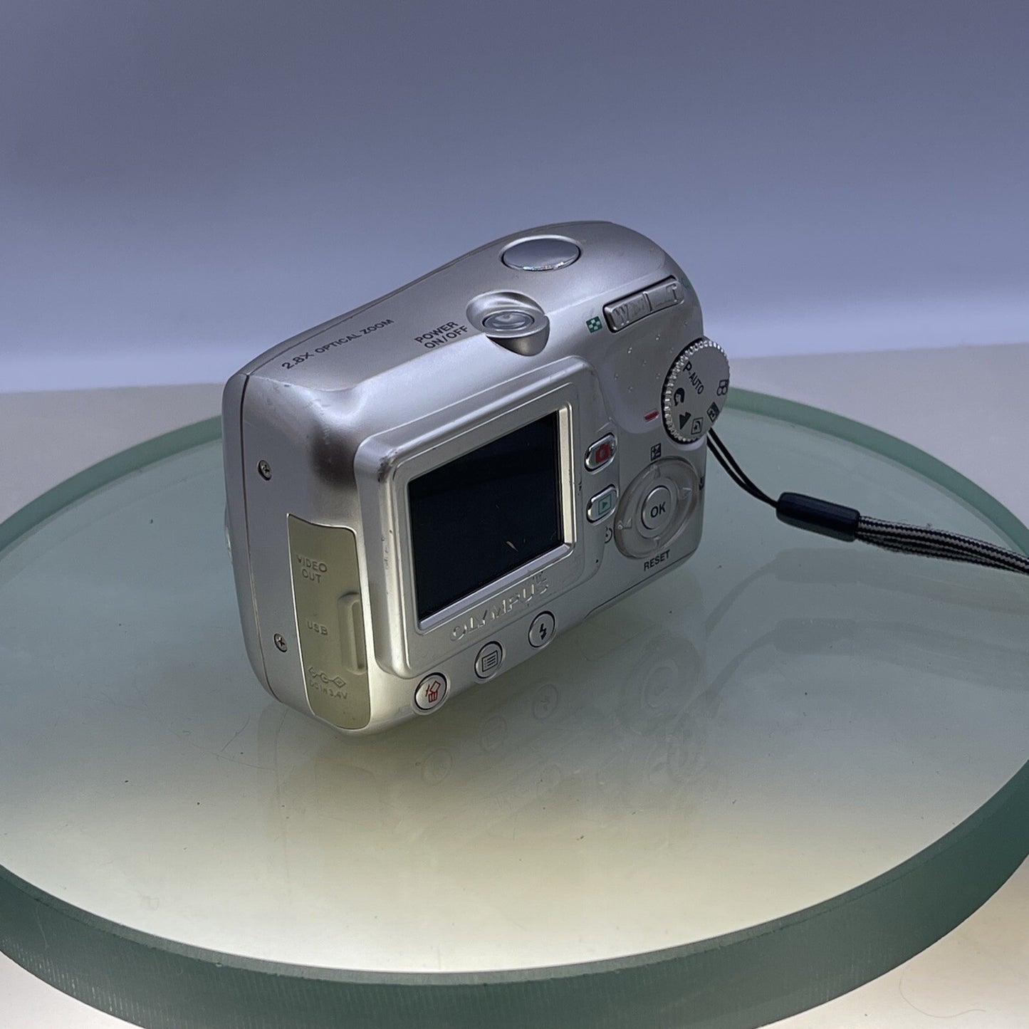 Olympus FE-110 5.0MP Compact Digital Camera Silver Tested Takes AA batteries #914