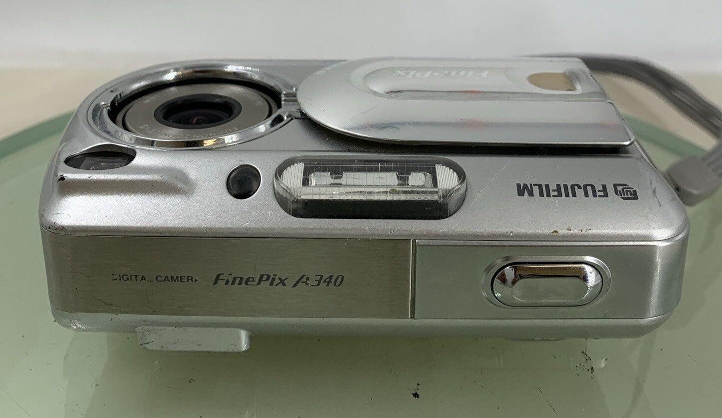 Fujifilm FinePix A340 4.0MP Compact Digital Camera Silver NO CARD TESTED - 5447