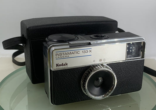 Kodak Instamatic Camera 133-X Viewfinder Camera 35mm Original Case TESTED - 8860