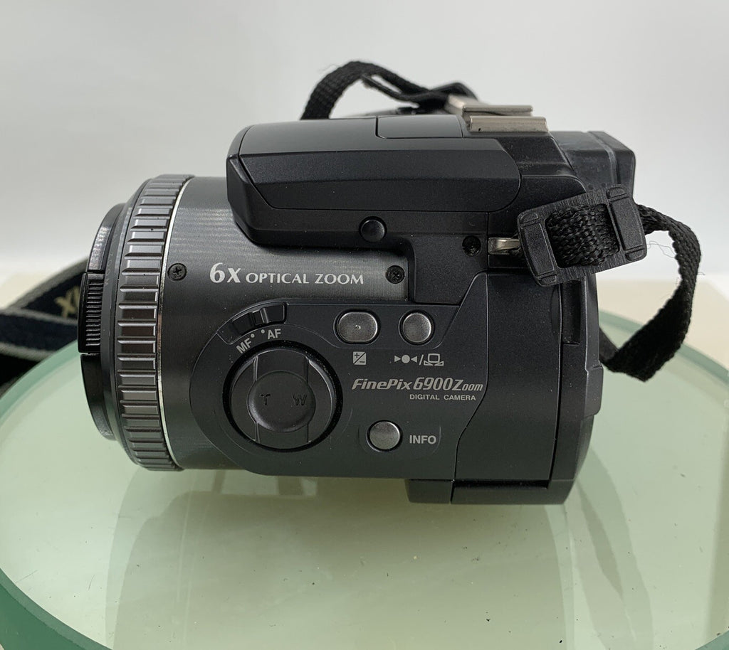 Fujifilm FinePix 6900 Zoom 3.1MP Camera WITH CHARGER AND 128MB CARD TESTED- 9022