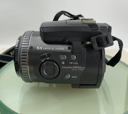 Fujifilm FinePix 6900 Zoom 3.1MP Camera WITH CHARGER AND 128MB CARD TESTED- 9022