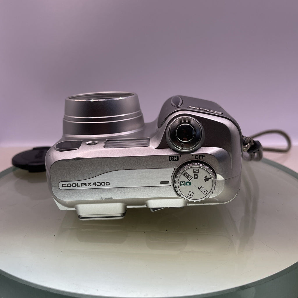 Nikon Coolpix 4300 4.0MP Compact Digital Camera Silver Tested Battery nocharger46