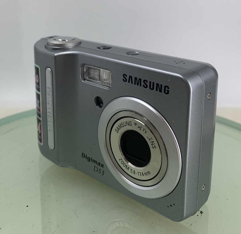 Samsung Digimax D53 5.0 MP WITH COVER Digital Camera Silver - TESTED - 2622
