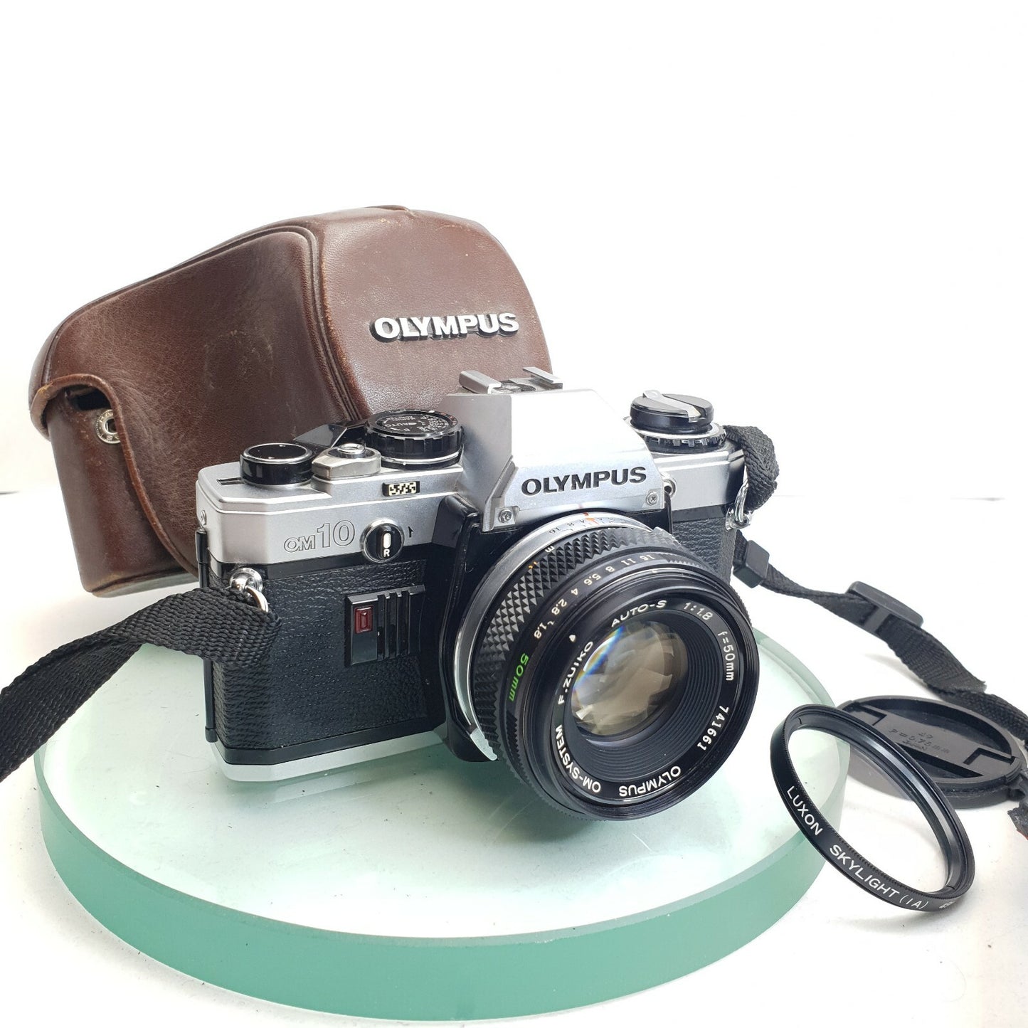 Olympus OM10 35mm Film SLR Manual Camera with Olympus 50/1.8 Zuiko Lens - Silver0