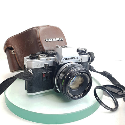 Olympus OM10 35mm Film SLR Manual Camera with Olympus 50/1.8 Zuiko Lens - Silver0