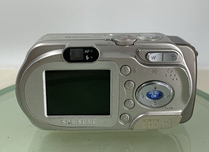 Samsung DIGIMAX COMPACT DIGITAL CAMERA A6 NOCARD NO CHARGER SILVER TESTED - 5505