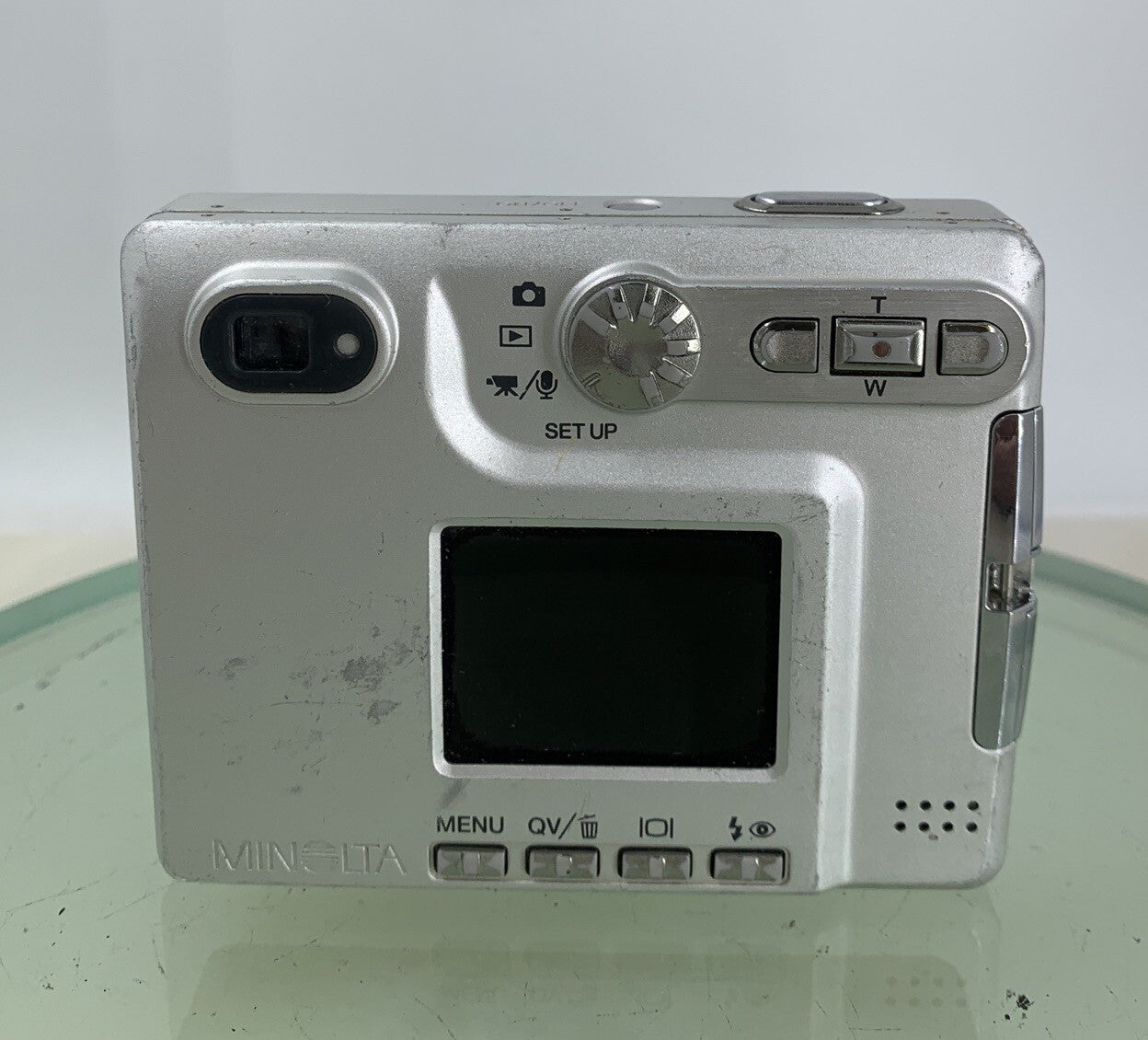 KONIKA MINOLTA DIMAGE XT CAMERA SILVER WITH BOX AND CHARGER - TESTED - 2935