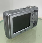 Samsung Digimax D53 5.0 MP WITH COVER Digital Camera Silver - TESTED - 2624