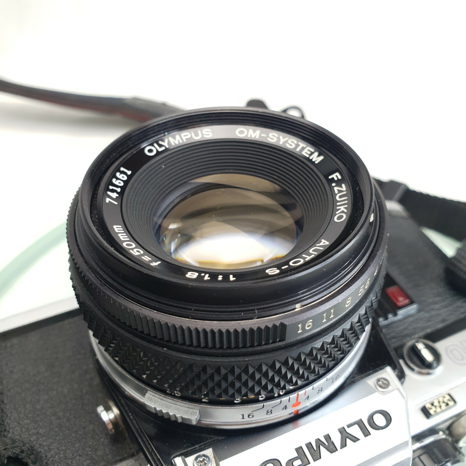 Olympus OM10 35mm Film SLR Manual Camera with Olympus 50/1.8 Zuiko Lens - Silver5