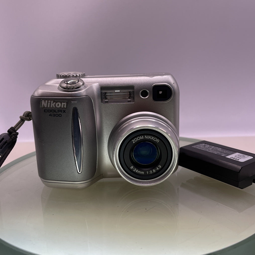 Nikon Coolpix 4300 4.0MP Compact Digital Camera Silver Tested Battery nocharger41