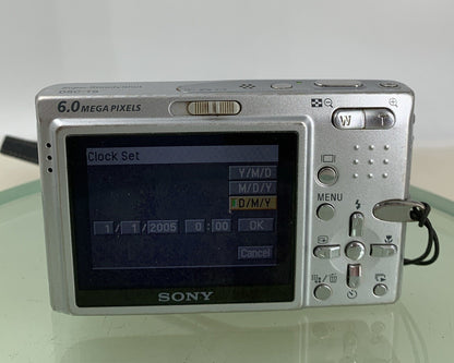 Sony Digital Camera Cybershot DSC-T9 6.0MP SILVER+CHARGER+COVER (PARTS ONLY) #105