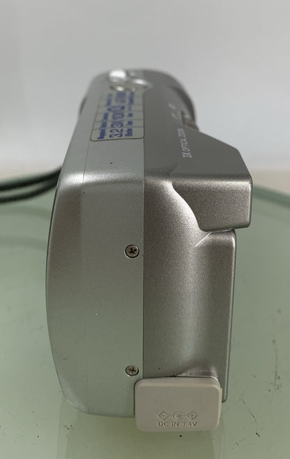Olympus Digital Camera Camedia D-540 Zoom 3.2MP SILVER NO CHARGER TESTED - 2413