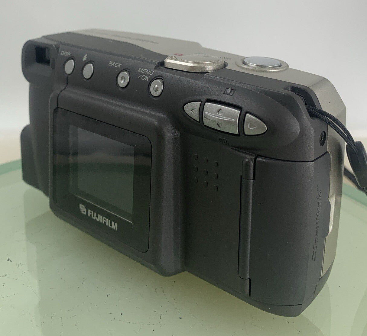 Fujifilm FinePix 2400 Zoom 2.1MP Compact Digital CAMERA+WIRE SILVER TESTED - 1346