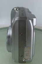 Nikon Coolpix 3200 Digital Camera SILVER WITH  NO CARD NO CHARGER TESTED - 5673
