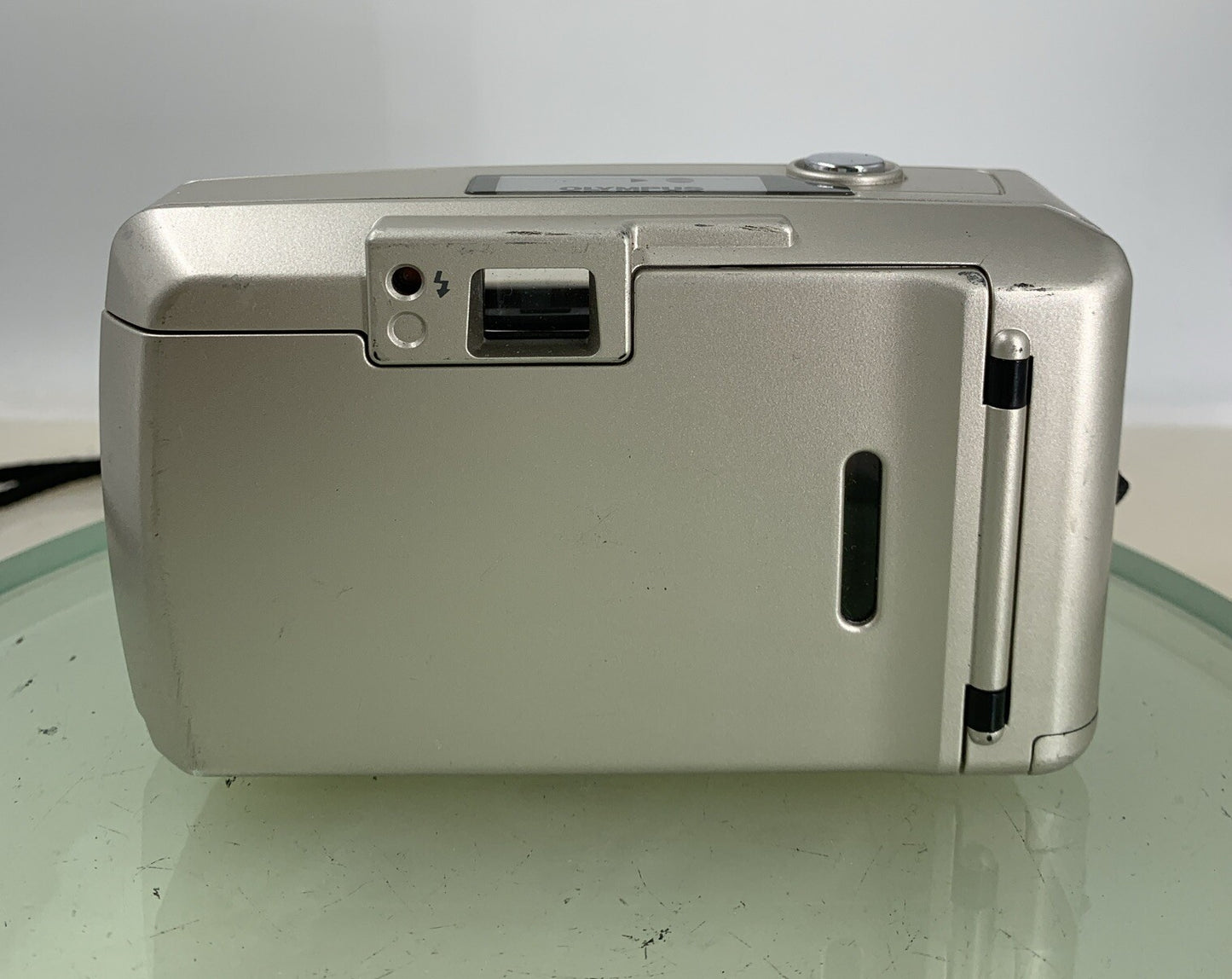 Olympus Trip 500 35mm Film Point and Shoot Camera NO BATTERY Silver TESTED - 3255