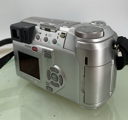 Olympus C-750 Ultra Zoom Digital Compact Camera 4MP SILVER NO CARD TESTED - 236