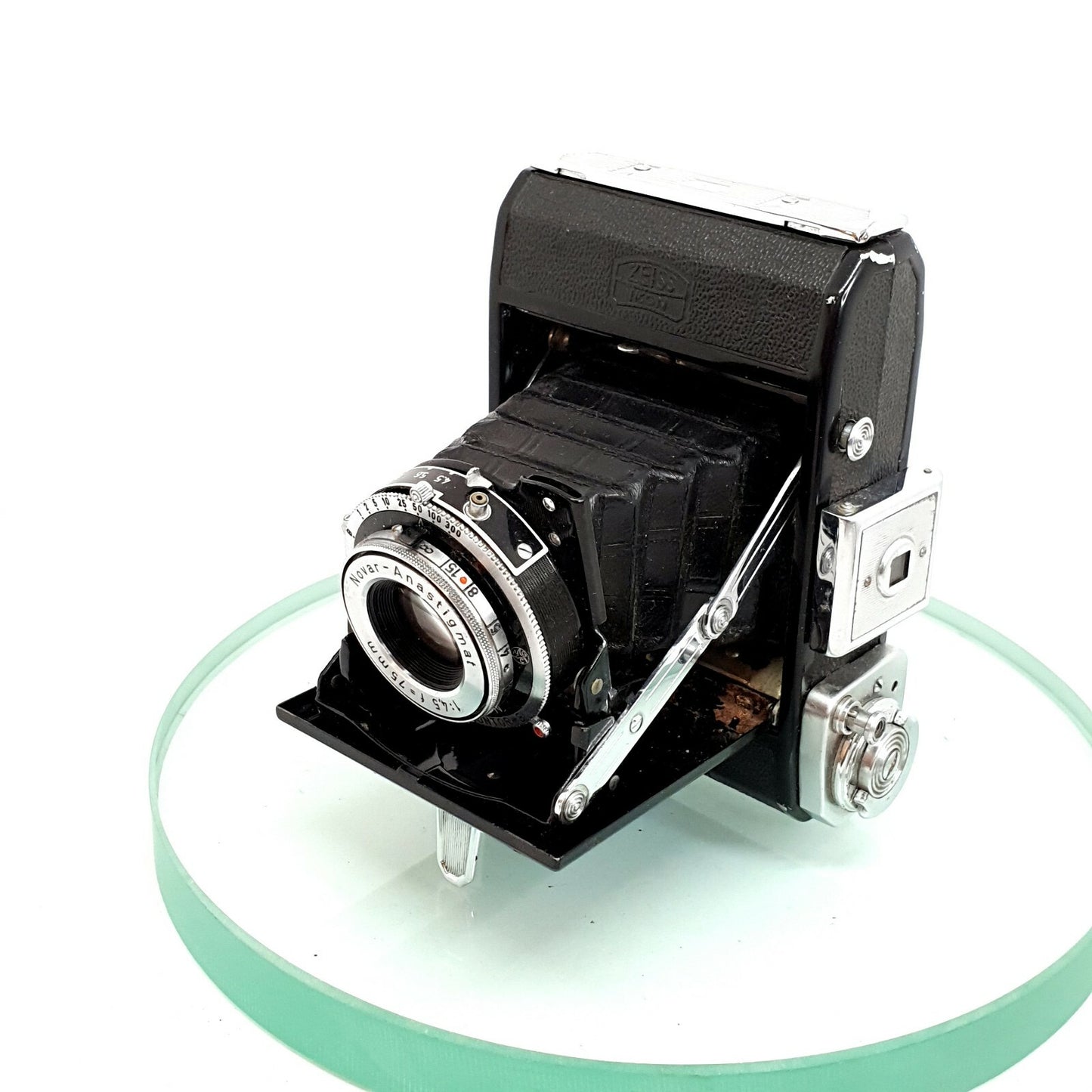 Zeiss Ikon Ikonta 521 1938-1954. Folding rollfilm camera.NOVAR 1:3.5 F=75mm 2501