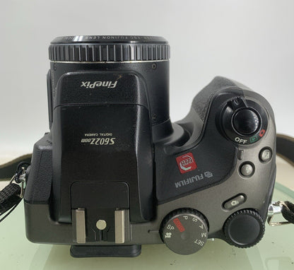 FujiFilm FinePix S602 Z 3.1MP SLR Digital Camera BLACK 16MB CARD TESTED - 1446