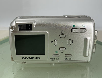 Olympus u [mju:]-300 3.2 MP COMPACT DIGITAL CAMERA SILVER + COVER TESTED - 265