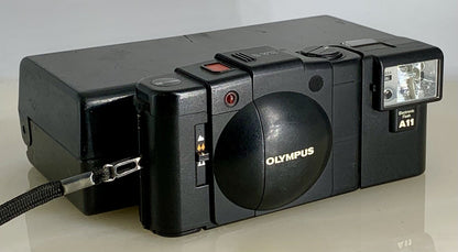 OLYMPUS XA2 Compact Camera 35mm Flash A11 D.ZUIKO 35mm f3.5 TESTED + Case 670